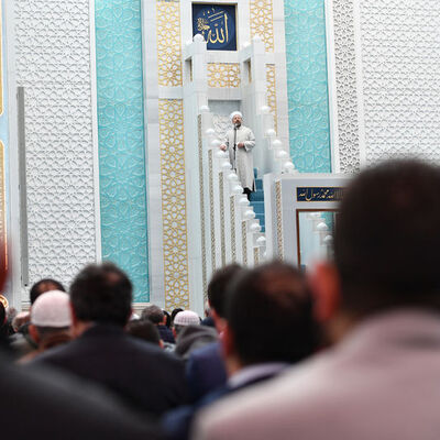 Cuma hutbesinde okundu! Cenaze sahiplerinin yemek vermesi uygun değil!