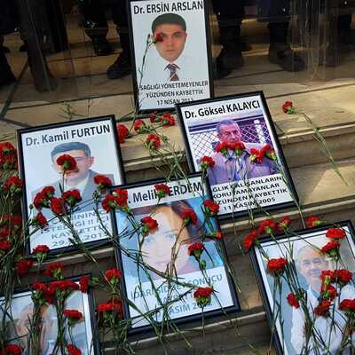 Sağlık çalışanlarından "Sessiz Siyah Çığlık" protestosu