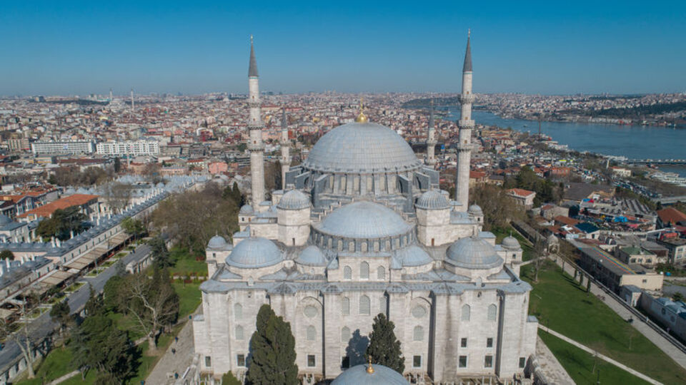 İstanbul'da Cuma saati kaçta?