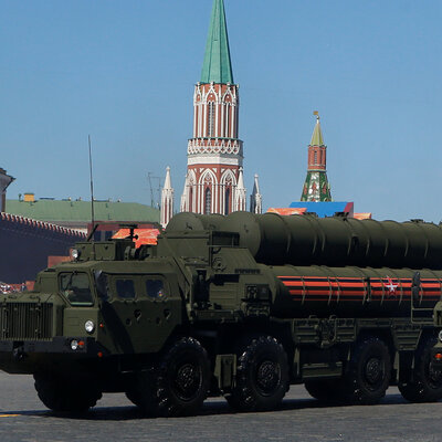 ABD'nin tehditlerine rağmen bir ülkeden daha S-400 imzası!