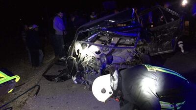 İki otomobil kafa kafaya çarpıştı: 3 ölü, 3 yaralı