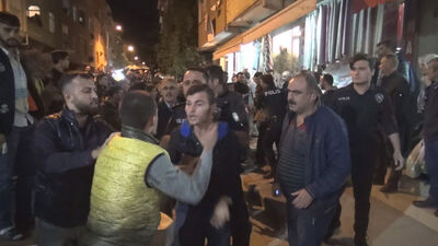 Kalabalık durmadı, polis binaya sakladı!