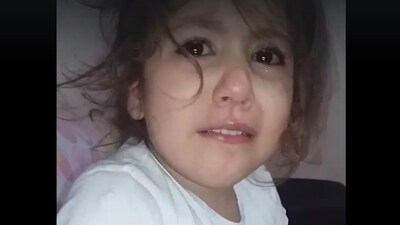 Küçük kız şehitler için gözyaşı döktü