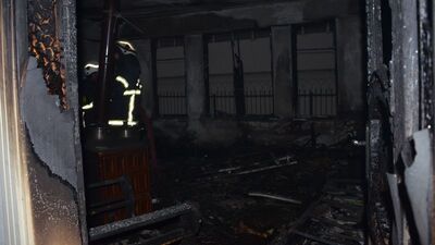 Çığlıklara koştu! 2 çocuğu yangından kurtardı