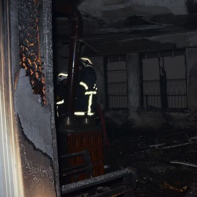 Çığlıklara koştu! 2 çocuğu yangından kurtardı