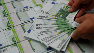 Yabancı futbolcuların sözleşmeleri döviz cinsinden yapılabilecek