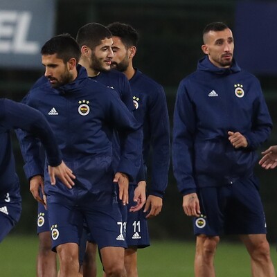 Fenerbahçe, Başakşehir maçı için kampa girdi