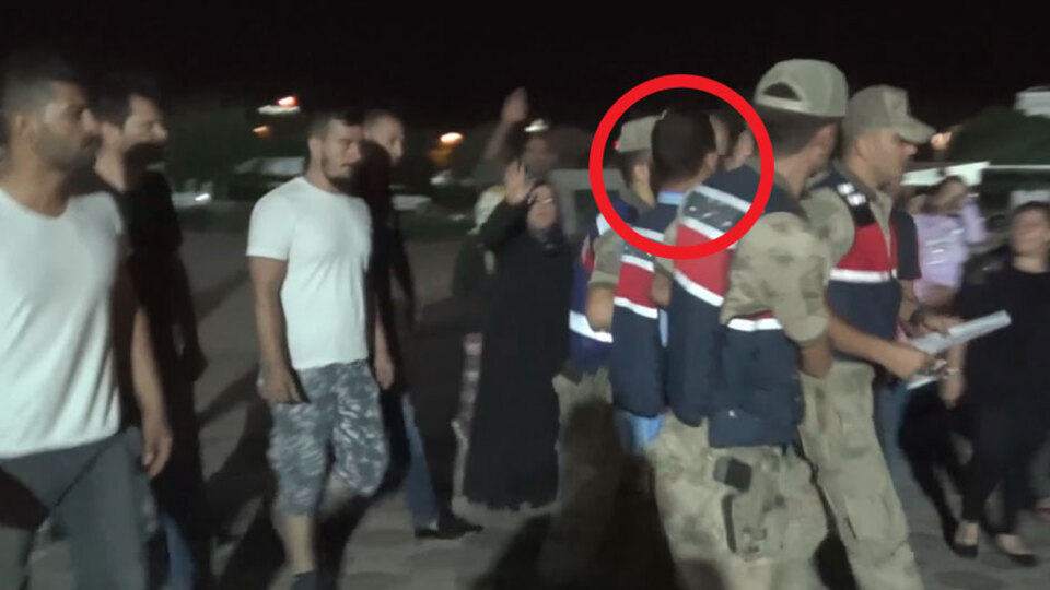 Karısını öldürdü, cezaevine böyle uğurlandı!