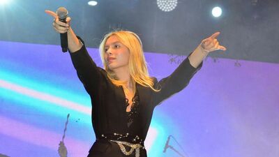 Aleyna Tilki'den bornozlu dans