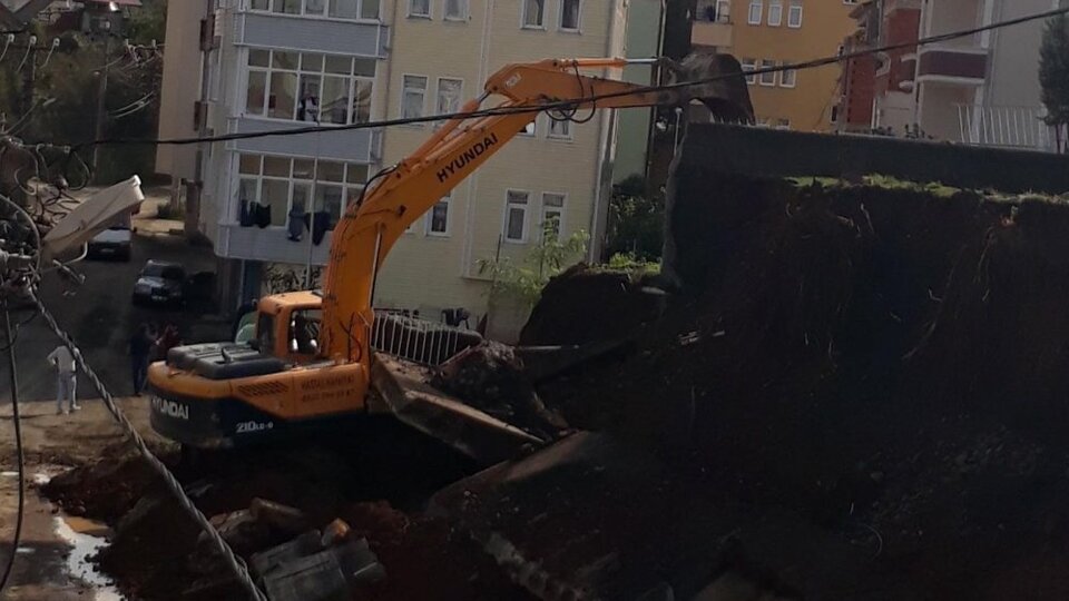 Öğrenciler dersteyken okul duvarı çöktü!