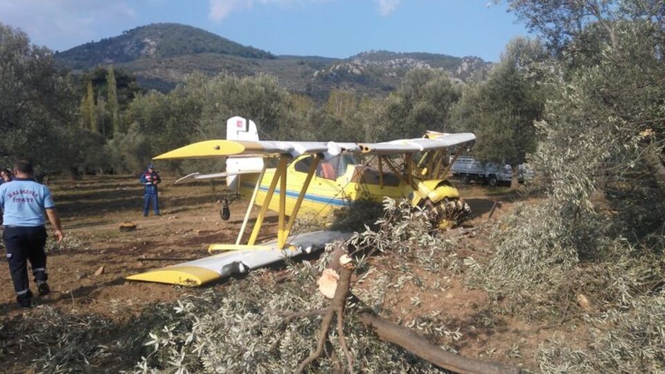 Edremit'te tek kişilik uçak düştü, pilot kurtuldu