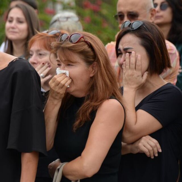 Üniversitede acı veda! Gözyaşlarına boğuldular