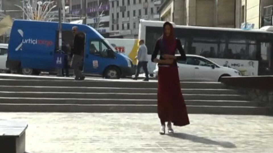 Boyu uzun diye ailesi tarafından evden kovuldu