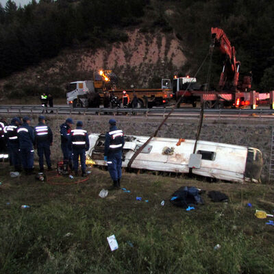Paçasına yapıştı hayatta kaldı! Kaza yerinde inanılmaz olay...