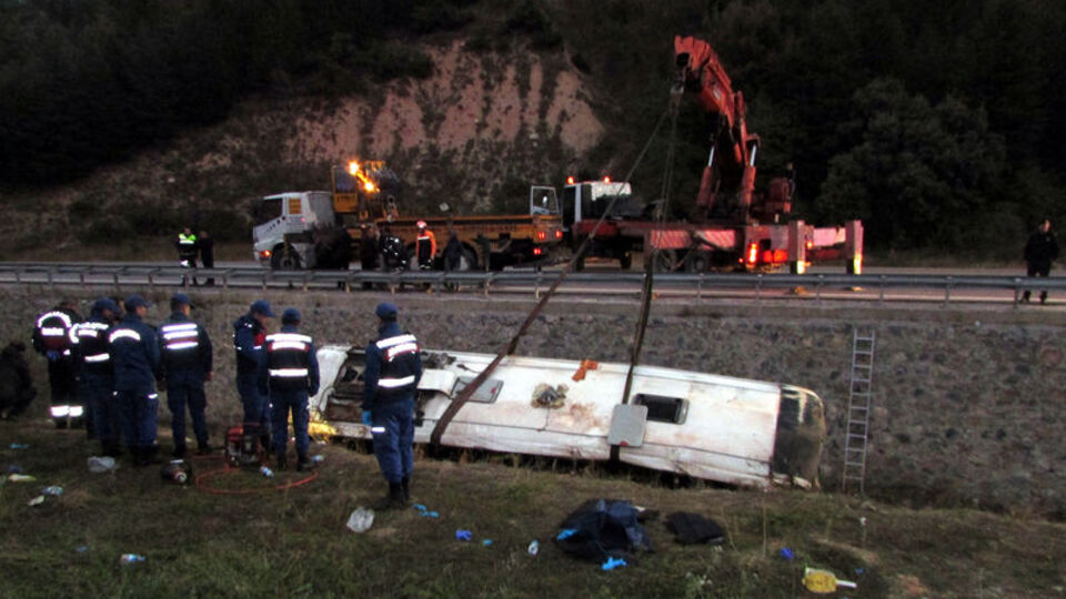 Paçasına yapıştı hayatta kaldı! Kaza yerinde inanılmaz olay...