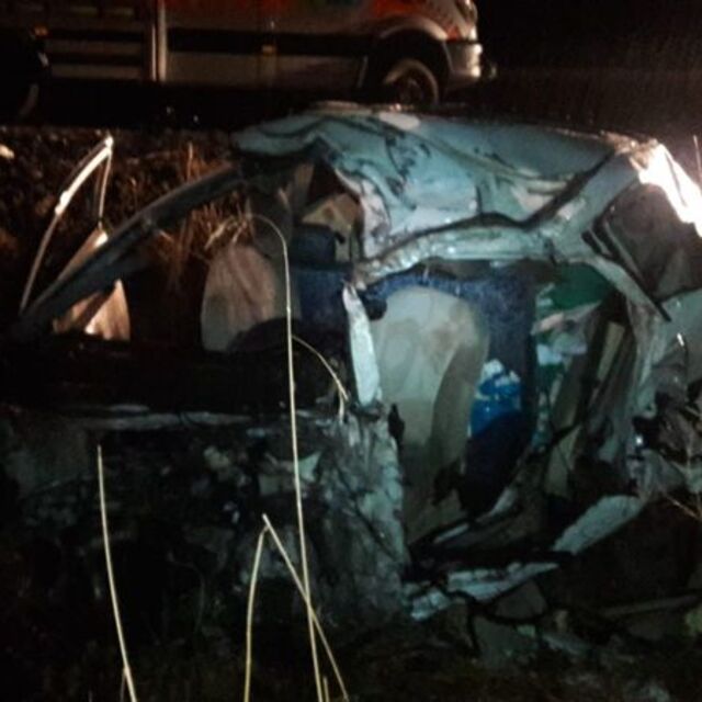 Akaryakıt tankeri ile çarpışan otomobilden sağ çıkamadılar