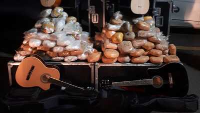 Diyarbakır'da ele geçirildi! Gitar ve saz içinde saklamışlar...