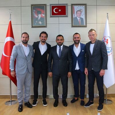 Eski futbolculardan Hamza Yerlikaya'ya ziyaret