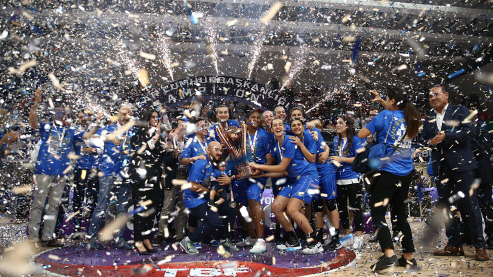 Bakan Kasapoğlu'ndan Hatay Büyükşehir Belediyespor'a tebrik