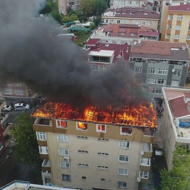 Halkalı'da korkutan yangın!