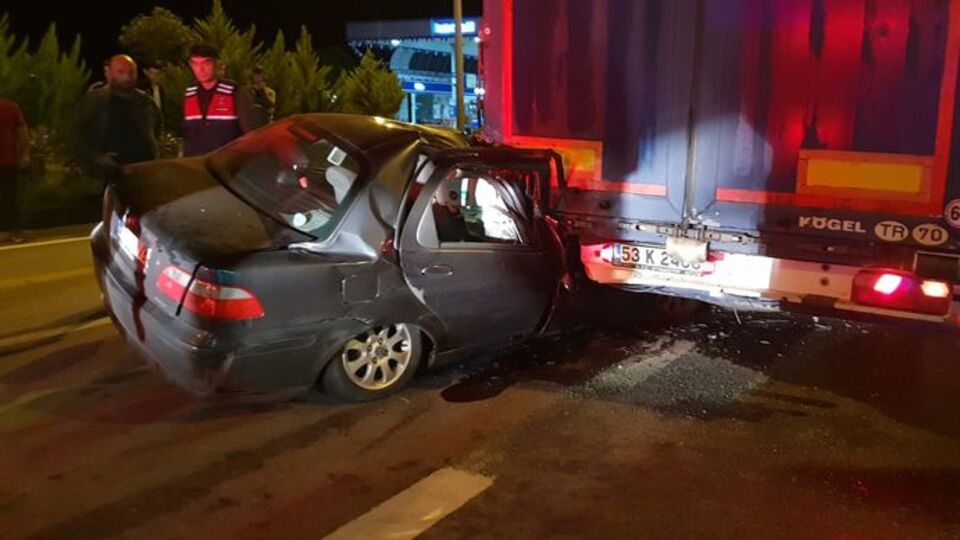 Karı-kocayı feci kaza ayırdı!