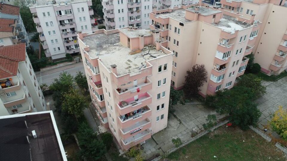Yüzde 20 eğildi! İçindeyken fark ettiler
