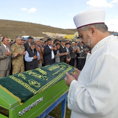 Yastığıyla yorganıyla uğurlamak istediler!