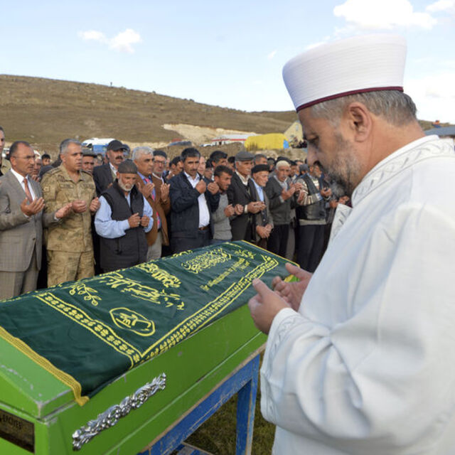 Yastığıyla yorganıyla uğurlamak istediler!