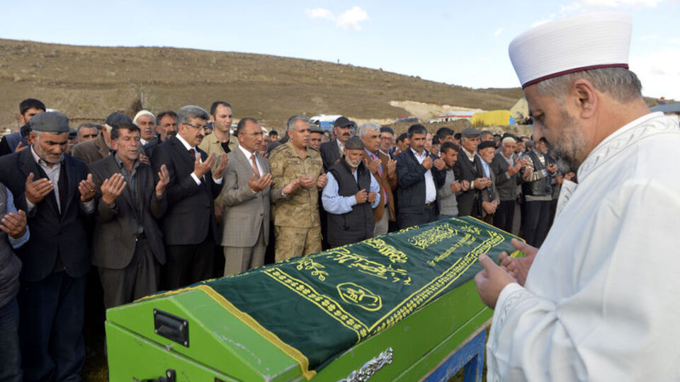 Yastığıyla yorganıyla uğurlamak istediler!