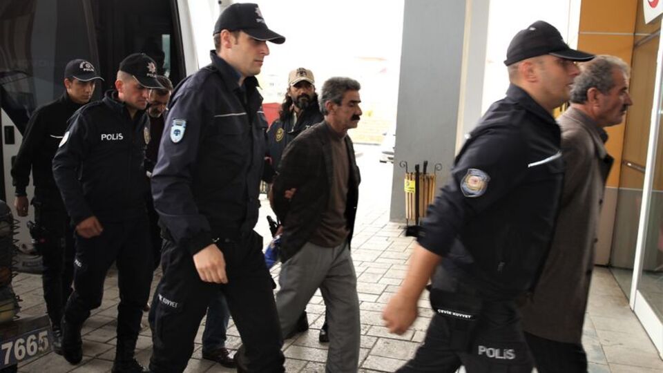 6 ilde PKK/KCK operasyonu: 3'ü muhtar 15 tutuklama!