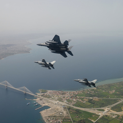 Amerikan üsleri Atina'yı karıştırdı!