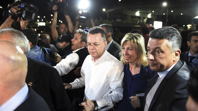 Son dakika... Brunson'u ABD'ye getiren askeri uçak iniş yaptı ...