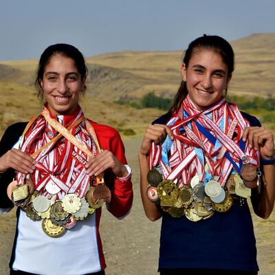 Aileleri ikna edildi Zeynep ile Eda şampiyon oldu