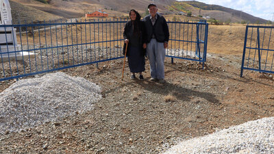 Ölmeden mezarlarını kazdılar