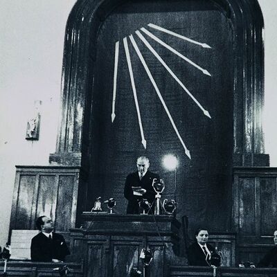 Atatürk’ün hisselerinin gerisinde sadece meşhur vasiyet değil, pek bilinmeyen bir özel kanun ve bitmeyen çekişmeler vardır!