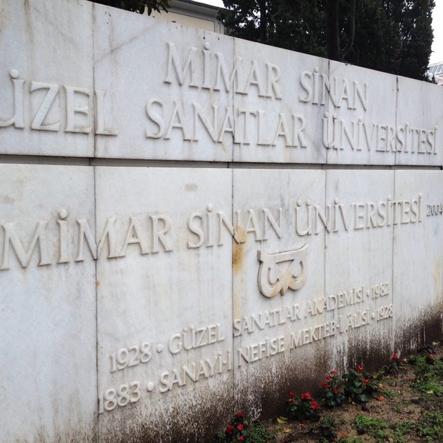 Mimar Sinan Güzel Sanatlar Üniversitesi'nin eski adı ne?