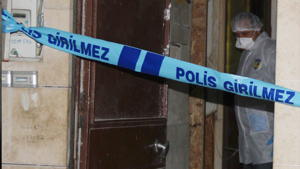 Mühürlenen binada dehşet! Ekipler arama yaparken...