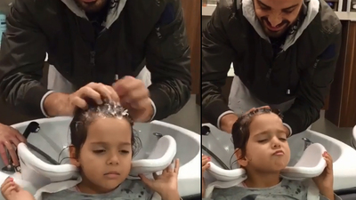 Okan Kurt kızı Hira'nın saçlarını yıkadı