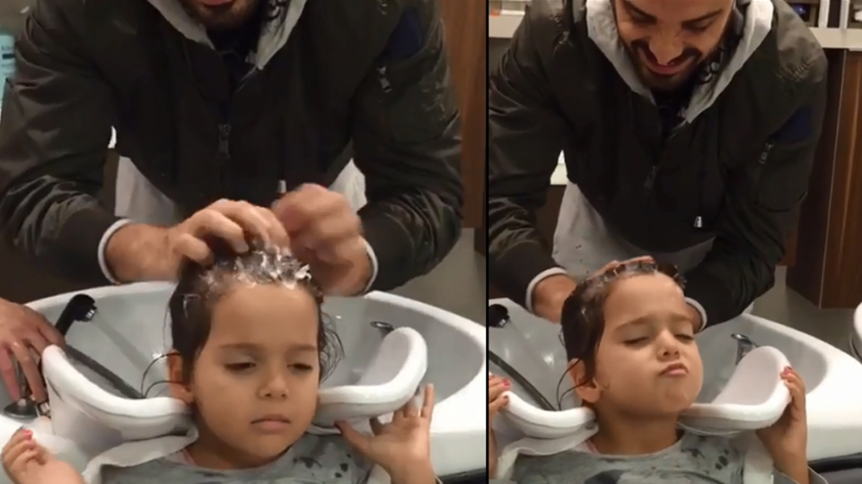 Okan Kurt kızı Hira'nın saçlarını yıkadı