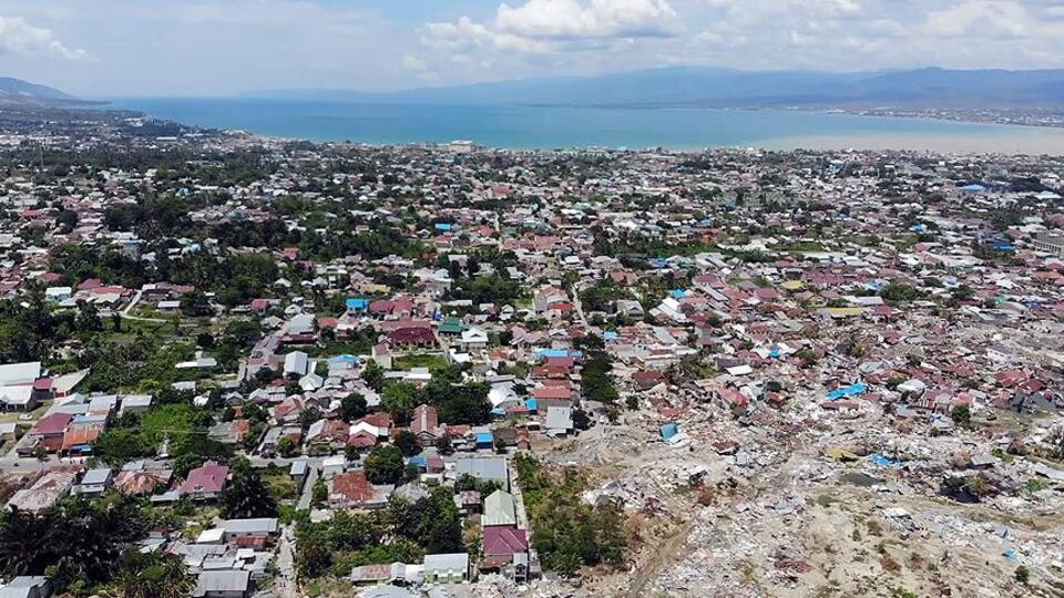 Endonezya'da hayatını kaybedenlerin sayısı 2 bini geçti!
