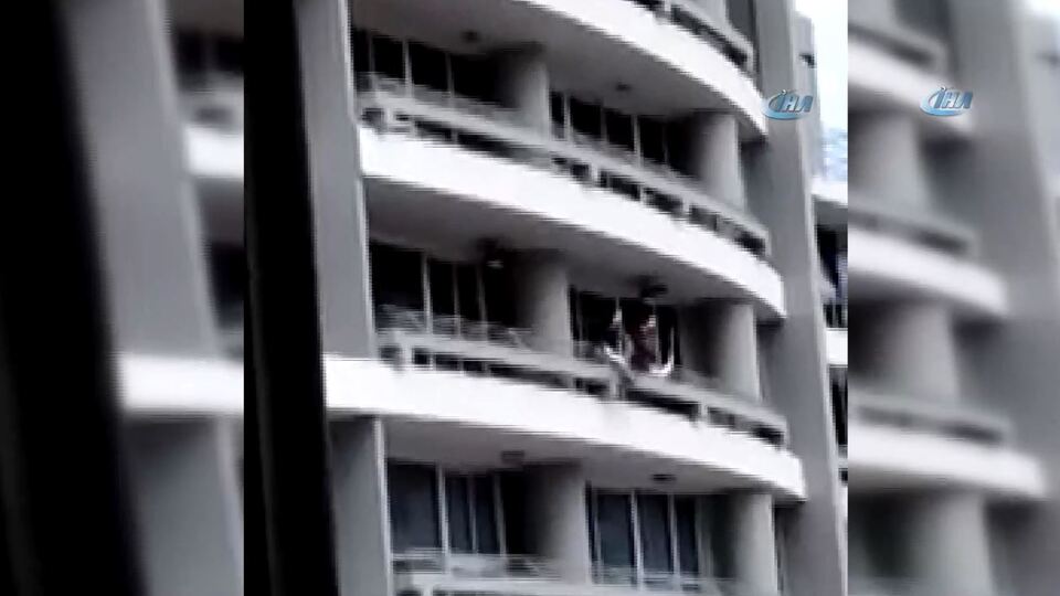 Selfie çekerken 27. kattan düştü