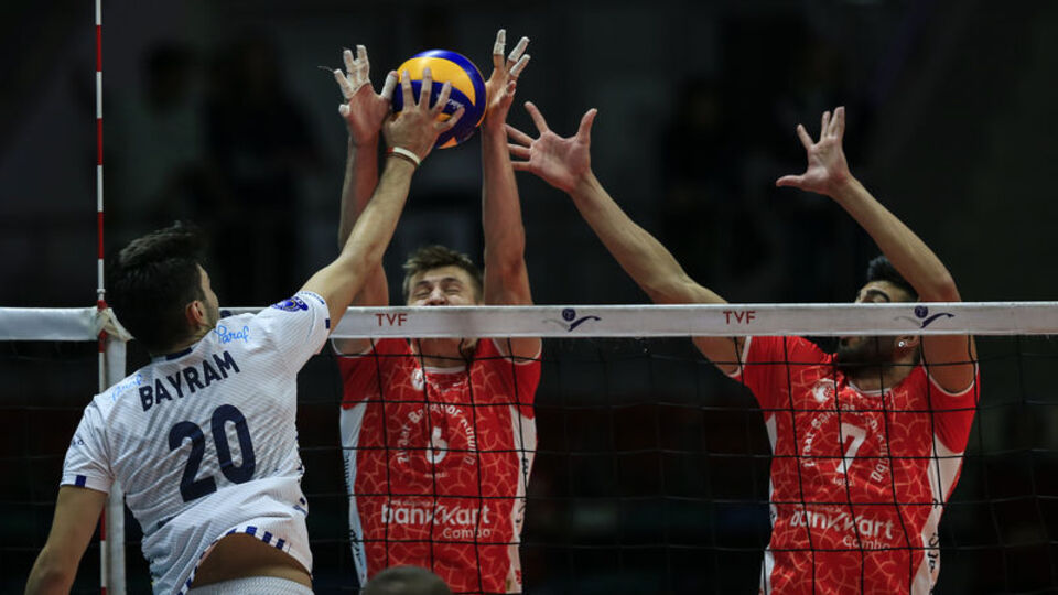 Halkbank lige hızlı başladı