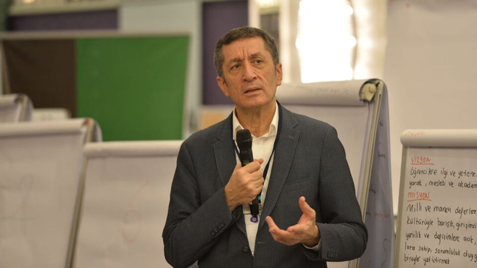 Milli Eğitim Bakanı Selçuk: Çocukları sosyal medyada oyalıyorlar