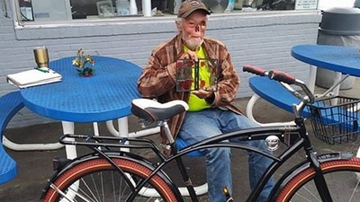 Kanseri yüzünden restorandan kovuldu!