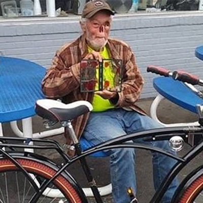 Kanseri yüzünden restorandan kovuldu!