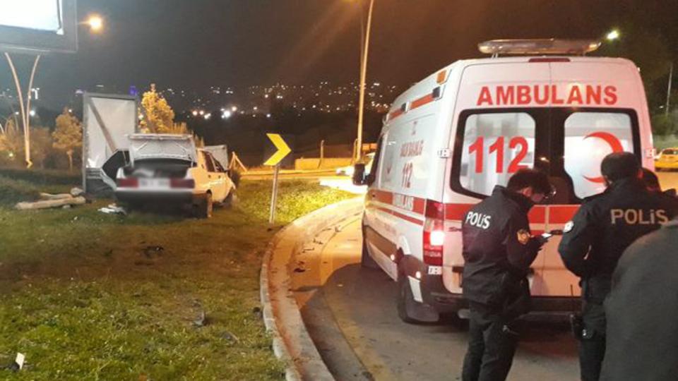 Kontrolden çıkan otomobil takla attı