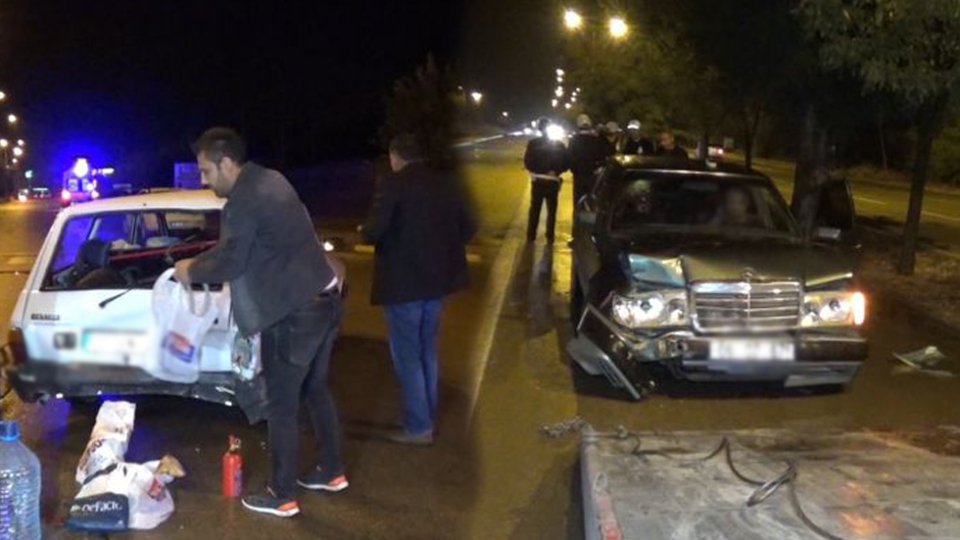 Kavşakta 2 otomobil çarpıştı: 3 yaralı