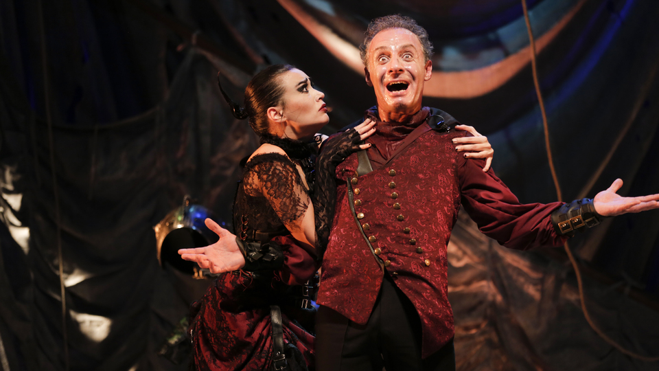 Ödüllü oyunlar perdeyi aralıyor