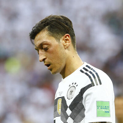 Mesut Özil'e Almanlardan sürpriz kutlama!..