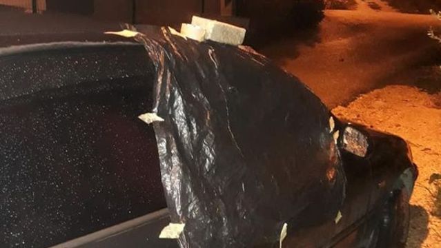 Önce otomobilinin haline sonra bırakılan nota şaşırdı